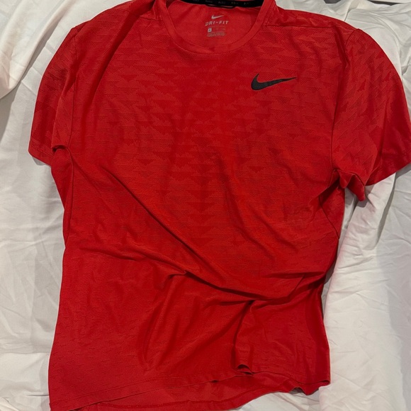 Nike Men's Vibrant Red Tee - Picture 1 of 3
